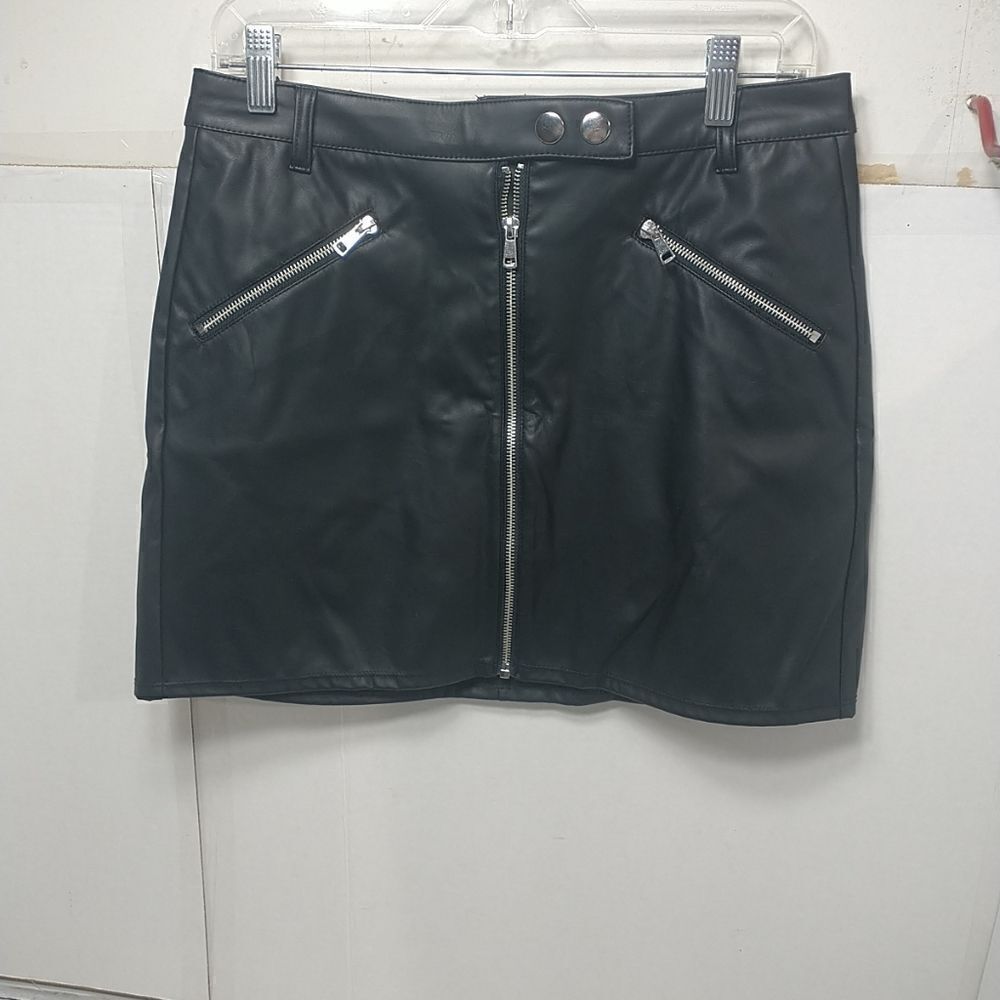 NWT Wild Fable Faux Leather Skirt Black Size 10Mini Short Silver Exposed Zipper.